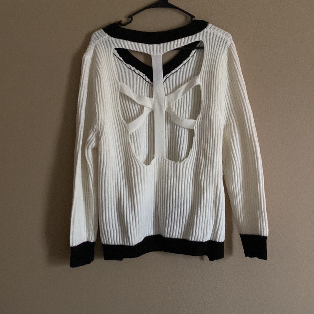 Open-Back Color Block Sweater - Picture 4 of 4